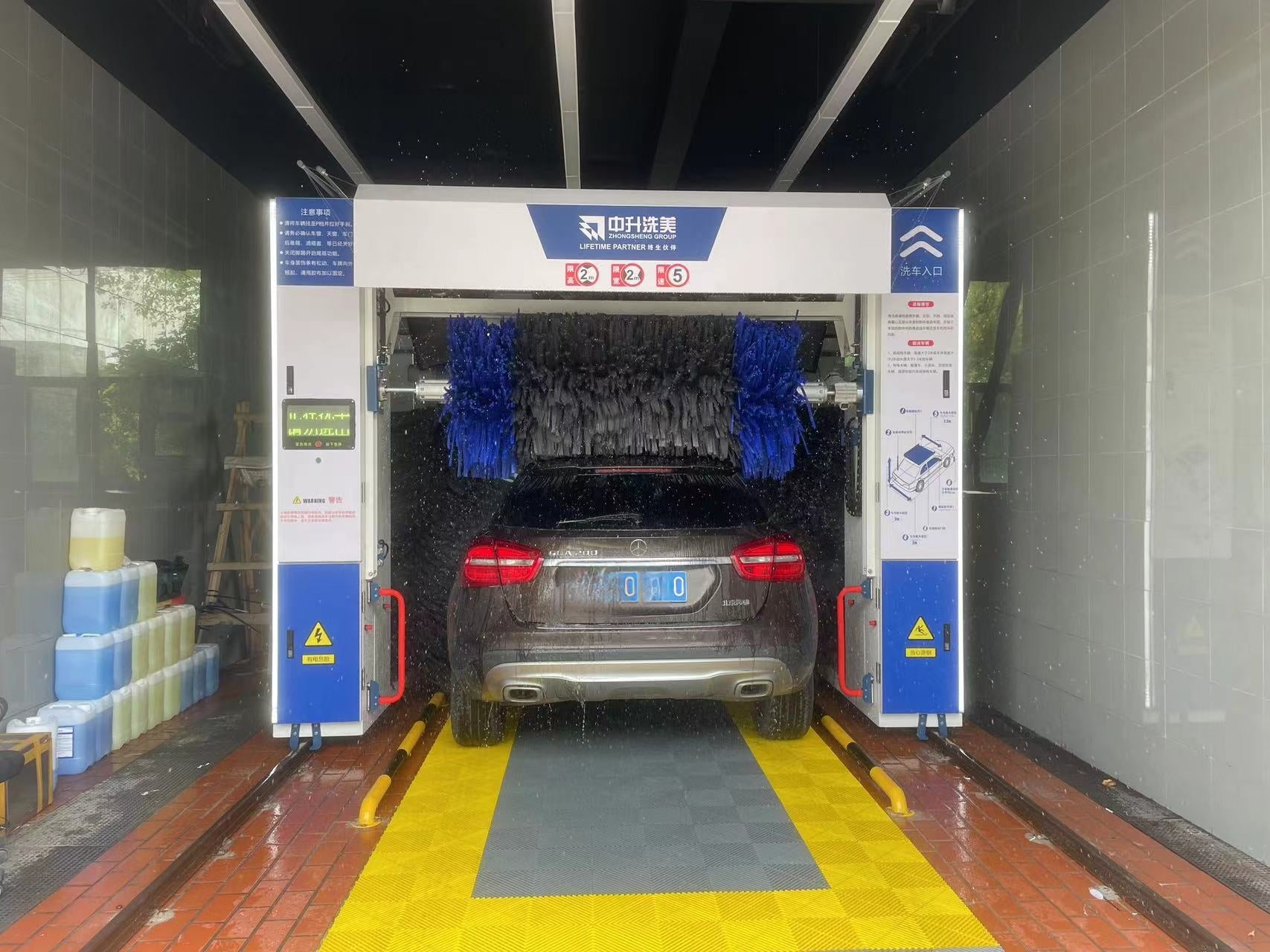 CW350 Brushless Touchless Car Wash Machine | High-Gloss Flash Wash System
