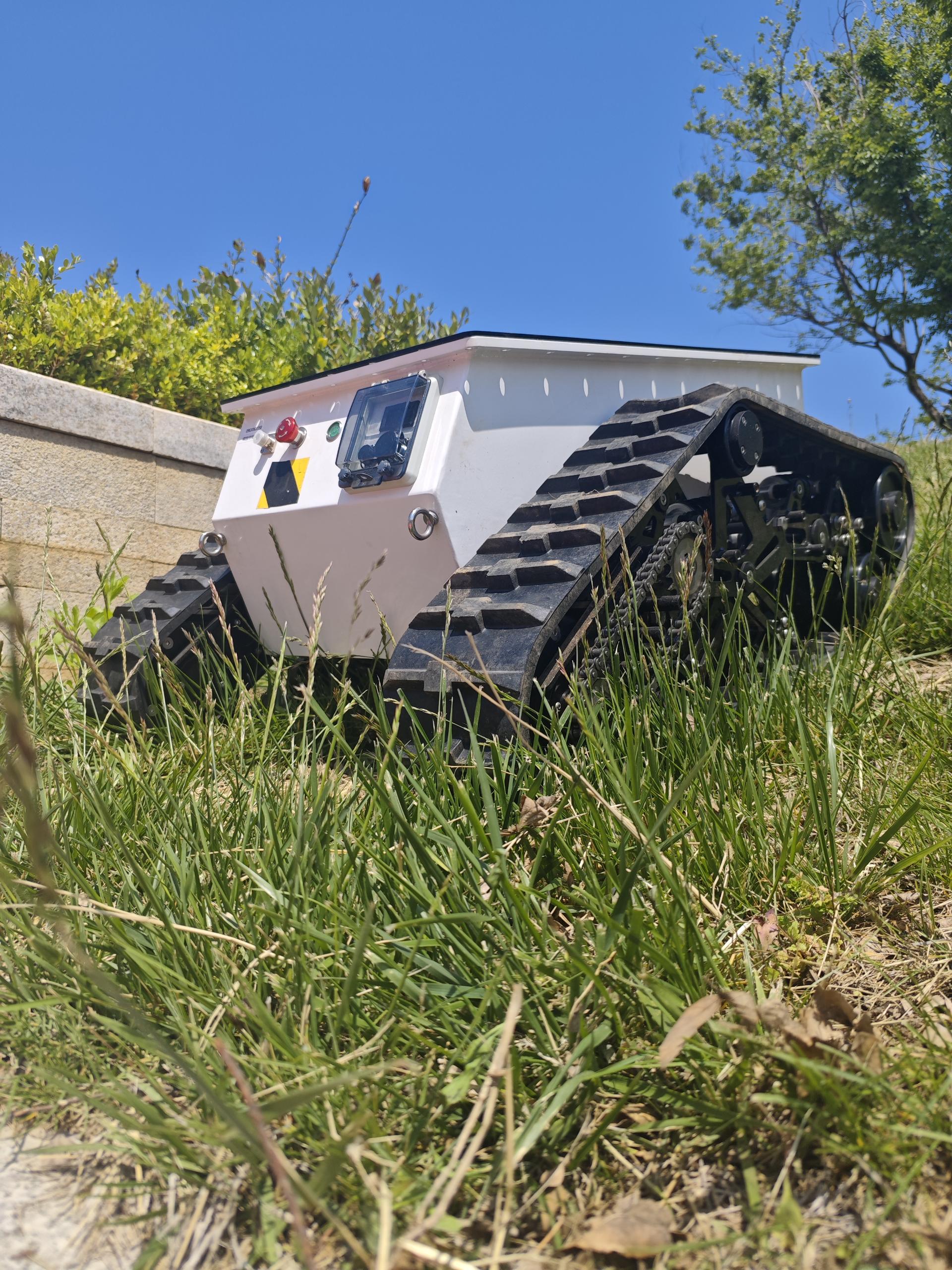 Firefighting / Inspection / Reconnaissance — All-Purpose | PLT1000 Heavy-Duty Tracked Robotic Mobile Platform