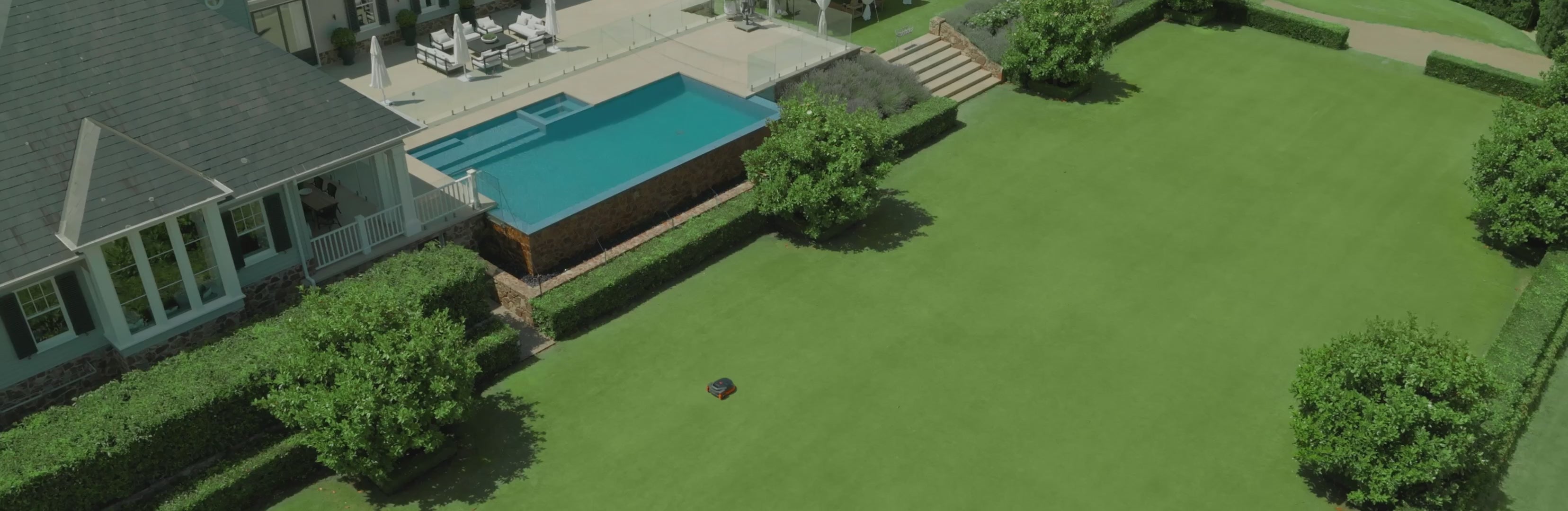 Load video: Segway Navimow X330 Robotic Lawn Mower｜3000m²